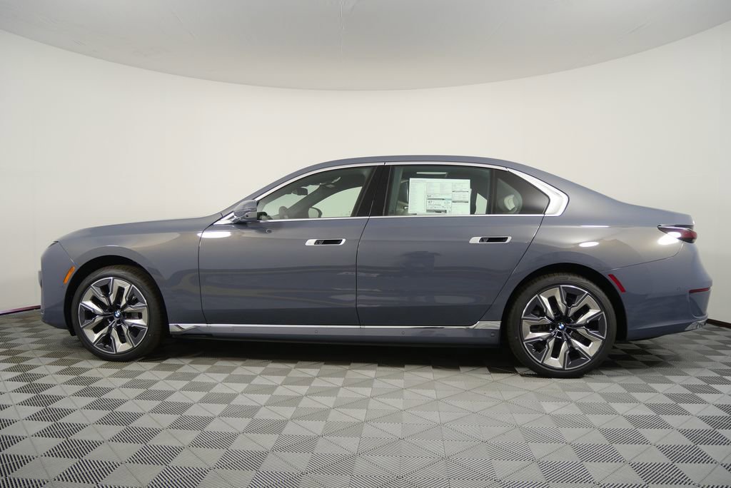 Used 2026 BMW i7 eDrive50 w/ Executive Package image 3