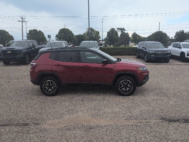 Used 2025 Jeep Compass Trailhawk AWD/4WD image 16