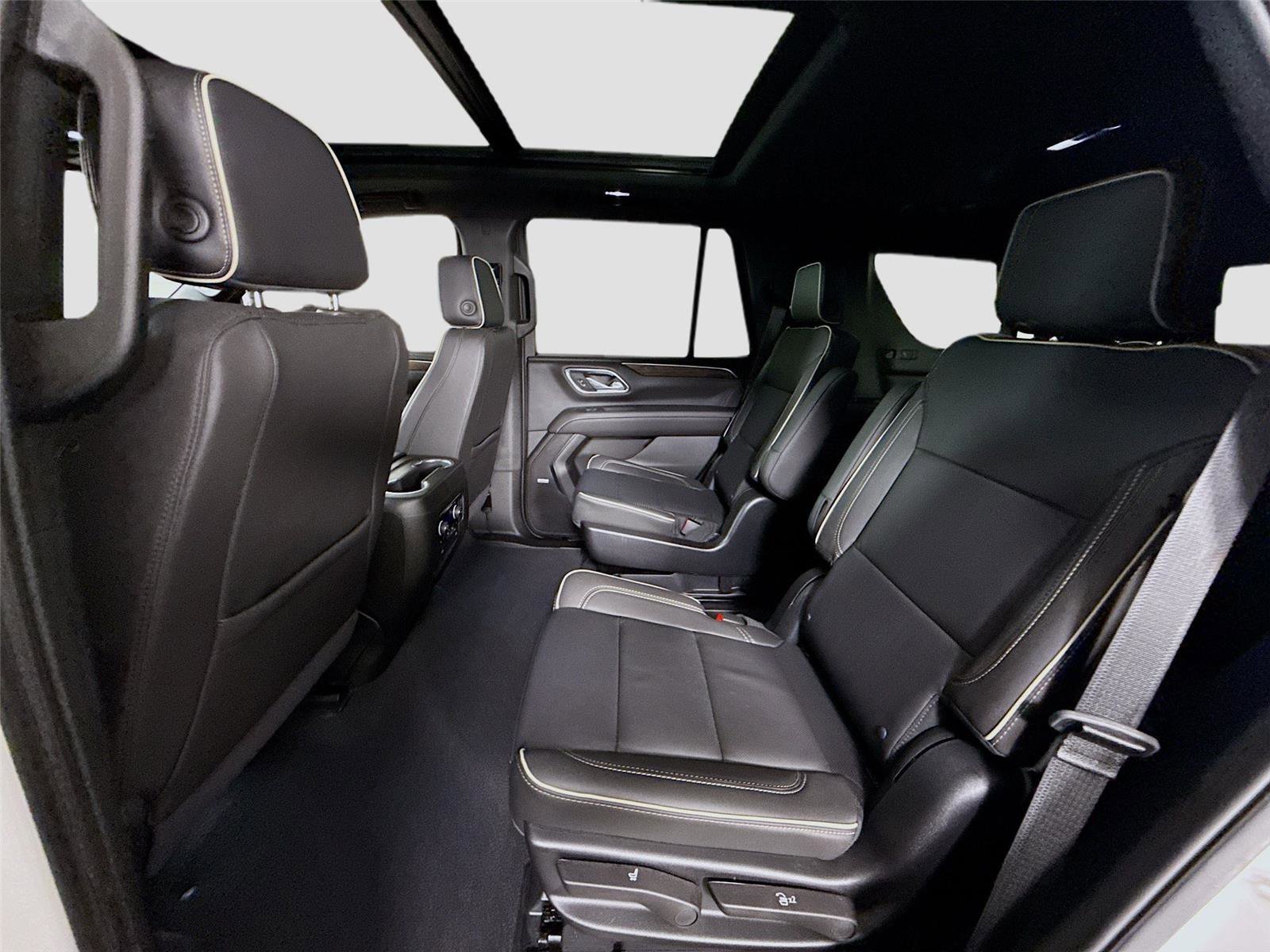 Used 2024 Chevrolet Tahoe Premier w/ Premium Package image 19