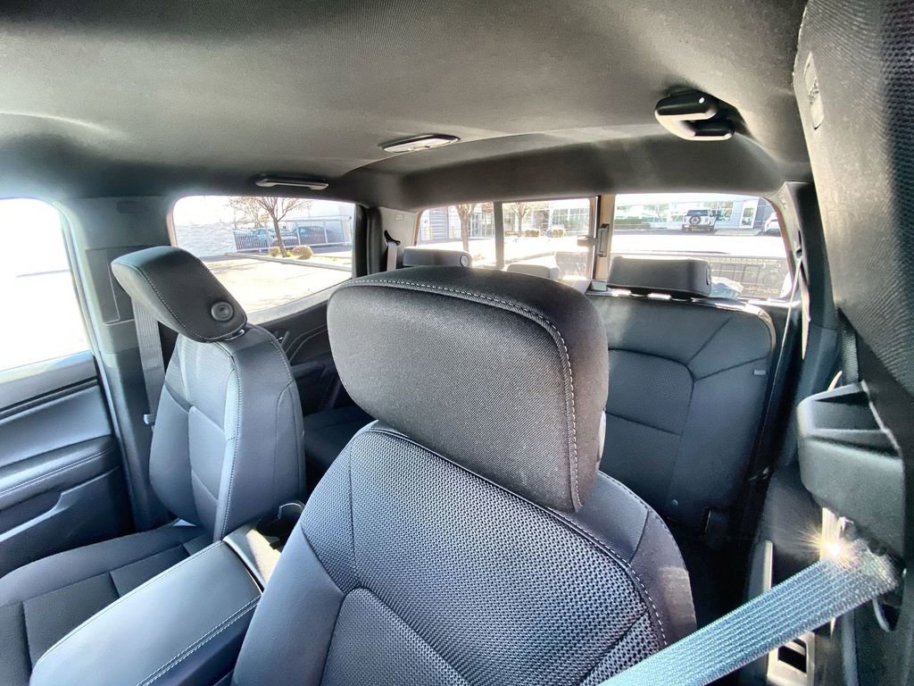 New 2026 GMC Canyon Elevation w/ LPO, Black Badging Package image 30