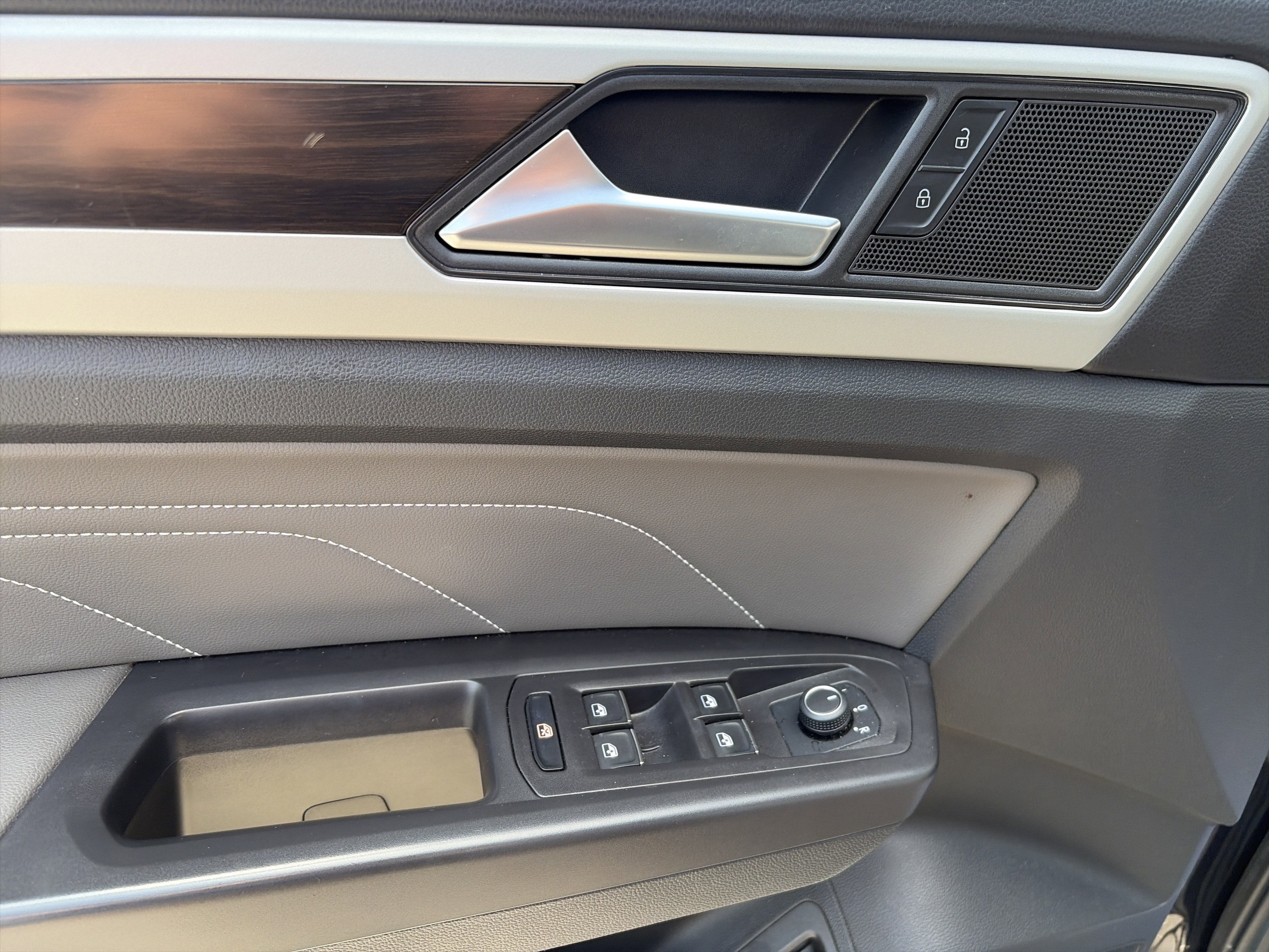 Used 2023 Volkswagen Atlas SE image 17