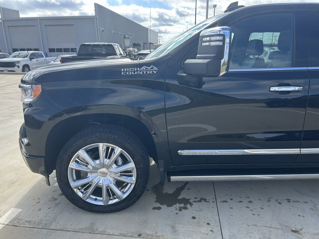 Used 2025 Chevrolet Silverado 1500 High Country w/ High Country Premium Package image 2