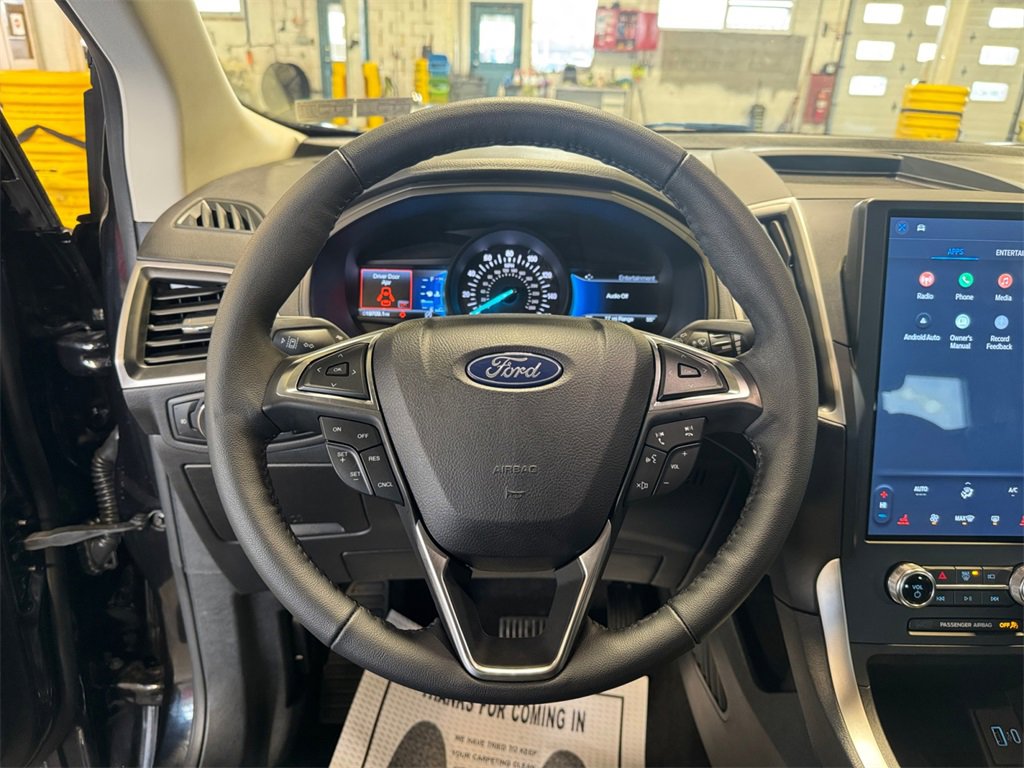 Used 2024 Ford Edge SEL w/ Sport Appearance Package image 15