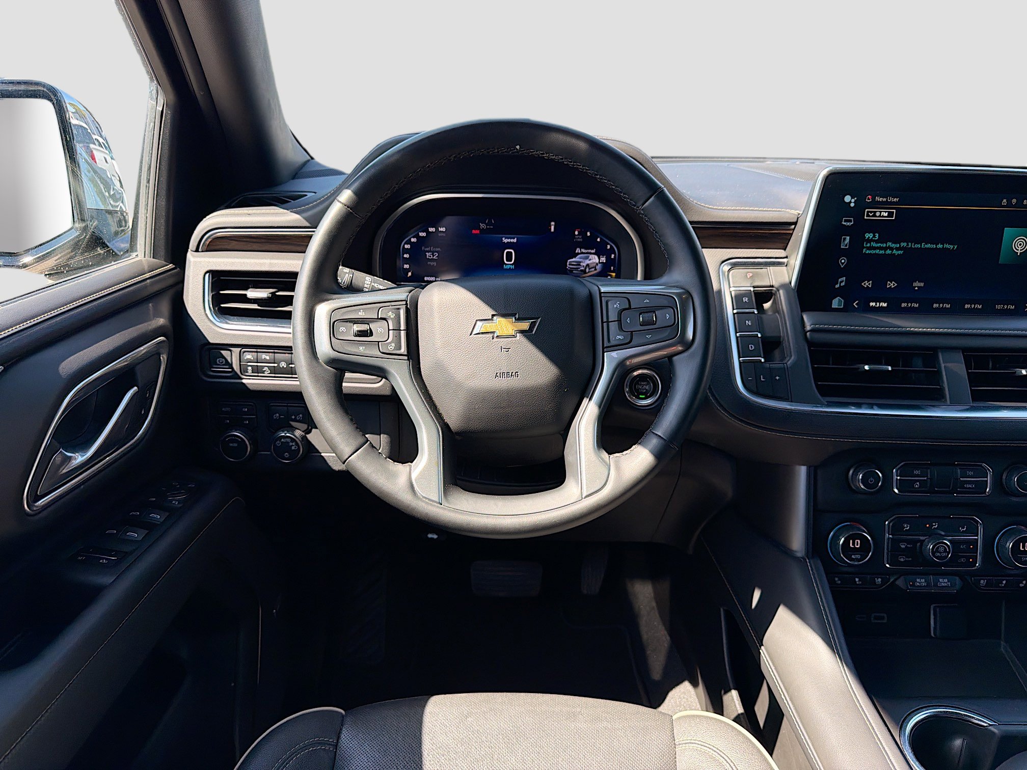 Used 2023 Chevrolet Suburban Premier image 17