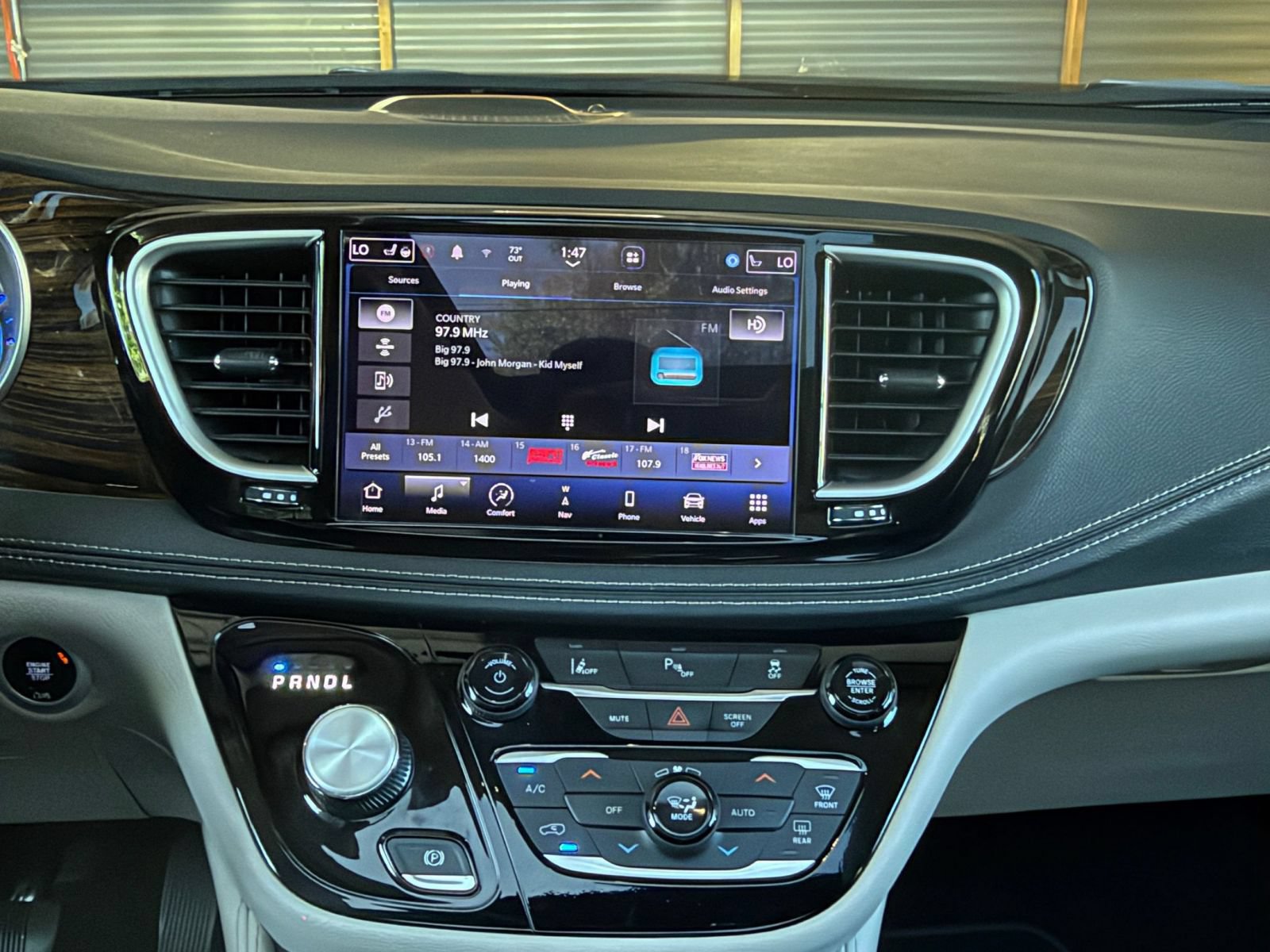 Used 2023 Chrysler Pacifica Limited FWD image 16