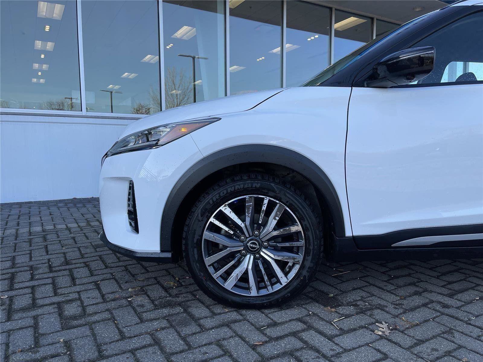 Used 2024 Nissan Kicks SR FWD image 9