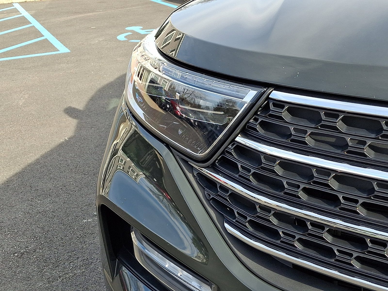 Certified 2022 Ford Explorer XLT w/ Equipment Group 202A image 9