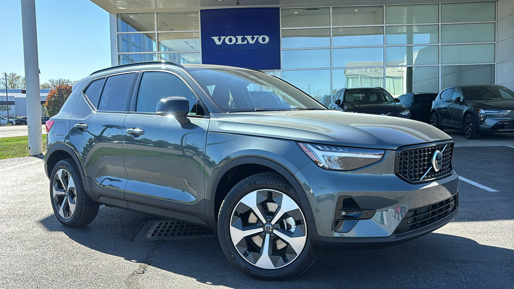 New 2026 Volvo XC40 B5 Plus w/ Protection Package Premier AWD/4WD image 2