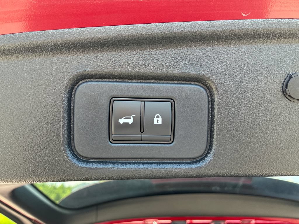 Used 2023 Nissan Pathfinder SL AWD/4WD image 19