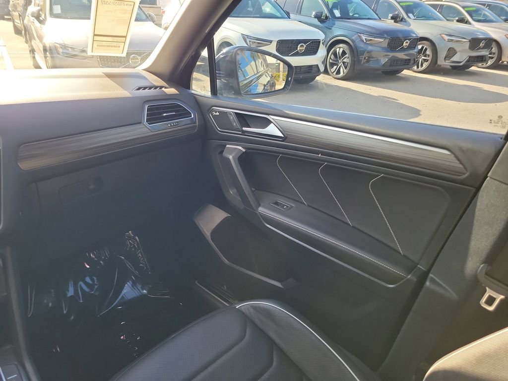 Used 2023 Volkswagen Tiguan SEL R-Line image 19