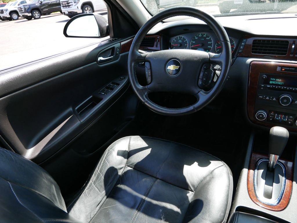 Used 2010 Chevrolet Impala LT w/ Luxury Edition Package FWD image 17