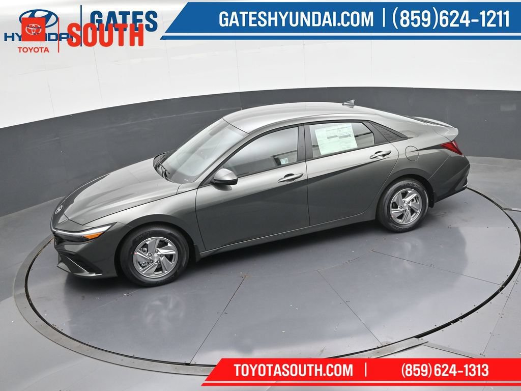 Used 2025 Hyundai Elantra SE FWD image 45
