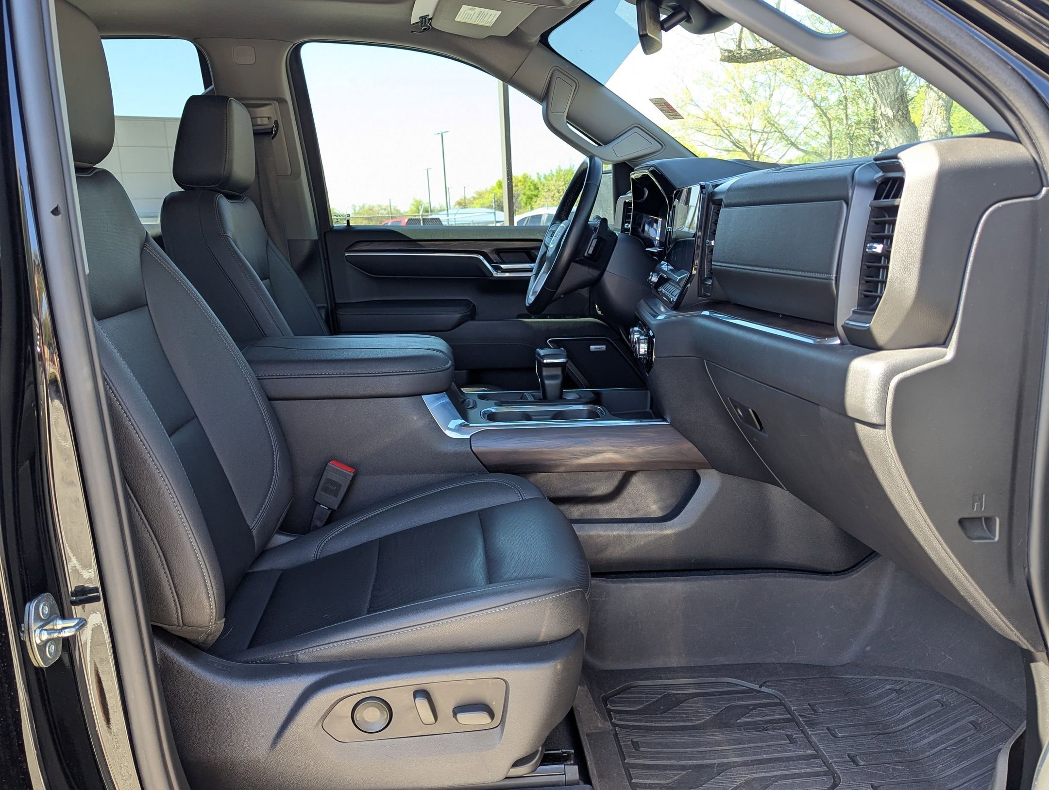 Used 2023 GMC Sierra 1500 SLT image 27