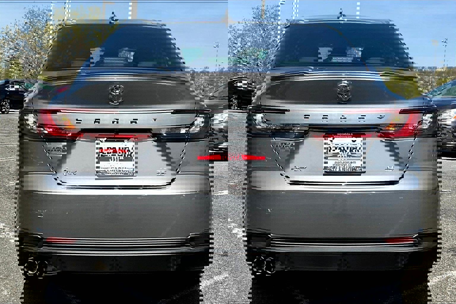 Used 2025 Toyota Camry SE image 4