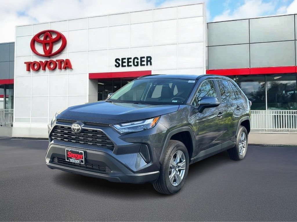 Used 2025 Toyota RAV4 XLE AWD/4WD image 9