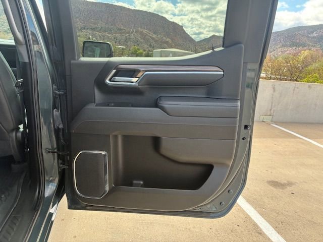 Used 2025 Chevrolet Silverado 1500 LT Trail Boss w/ Convenience Package II AWD/4WD image 17