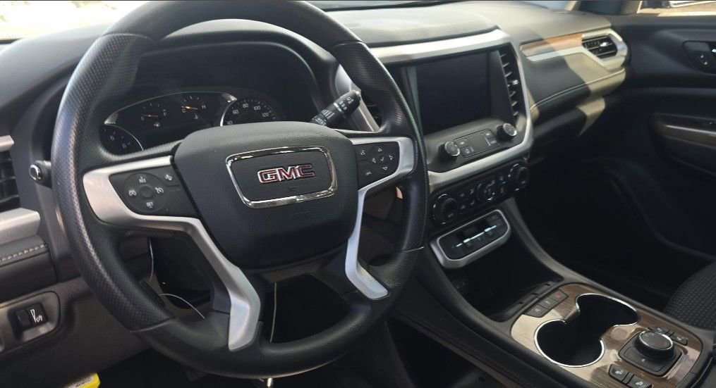 Used 2023 GMC Acadia SLE w/ Driver Convenience Package image 14