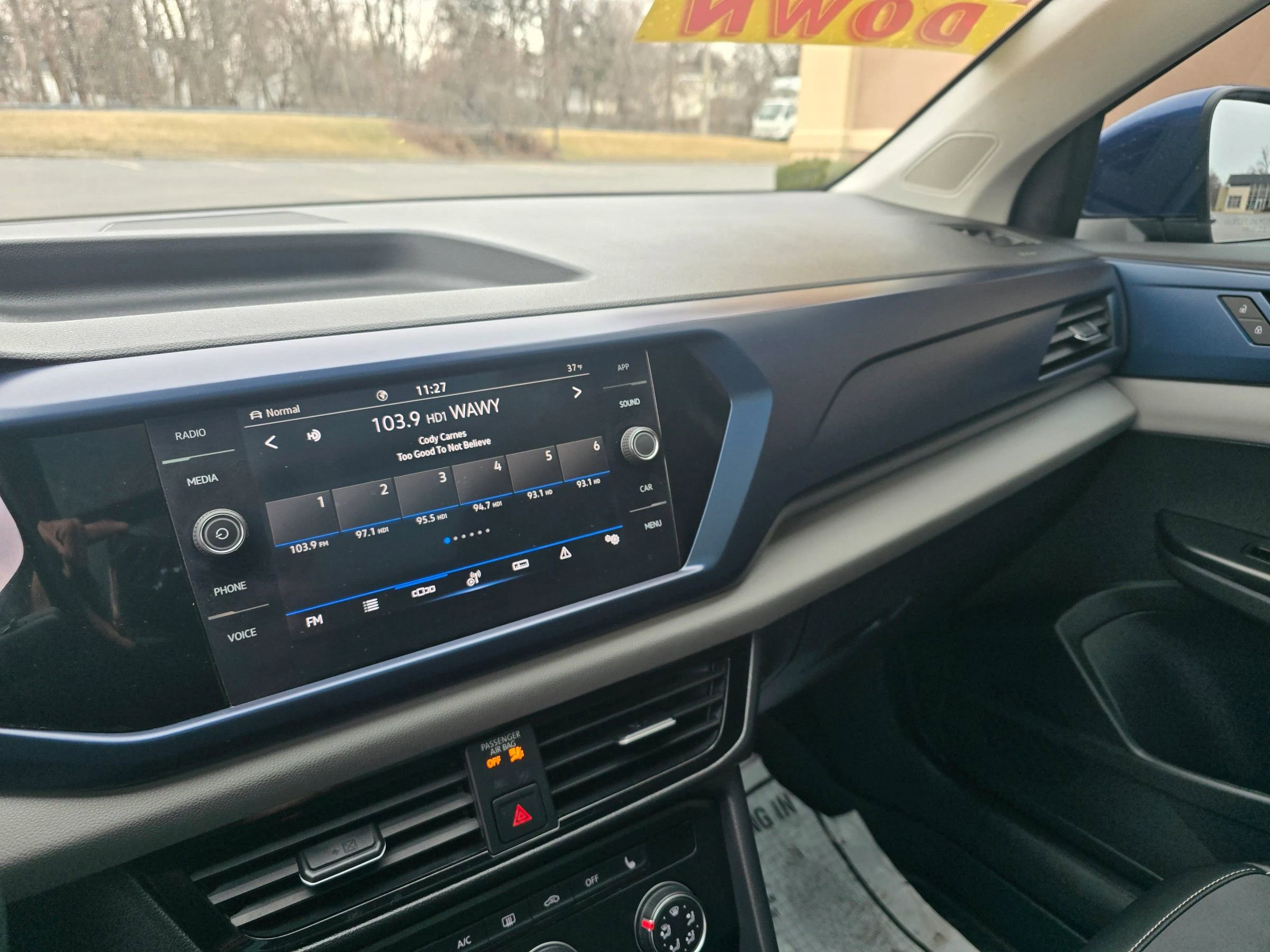 Used 2022 Volkswagen Taos SE image 34