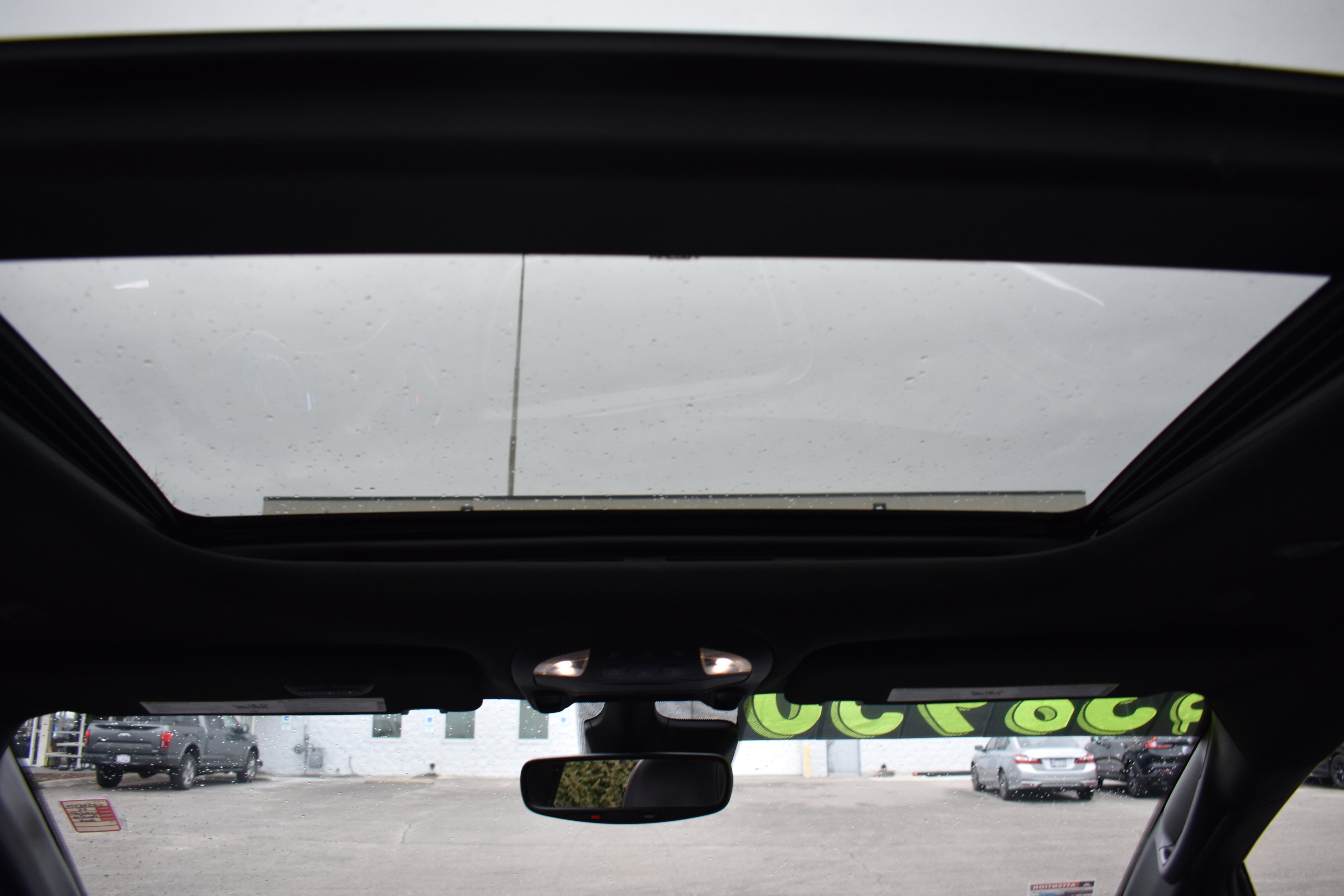 Used 2025 Chrysler Pacifica Limited image 30