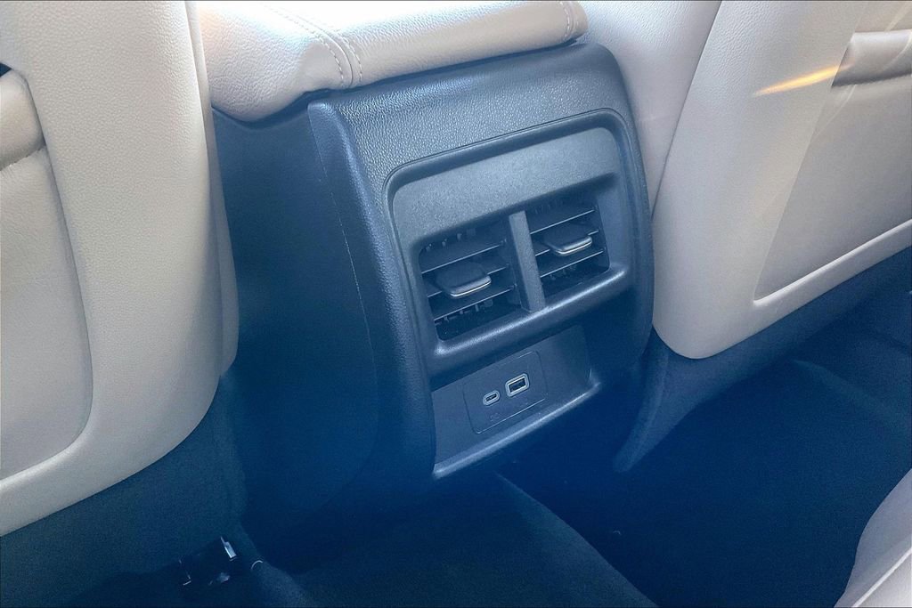 Used 2025 Cadillac XT4 Premium Luxury image 31