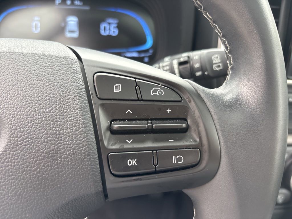 Used 2025 Hyundai Venue SEL image 23