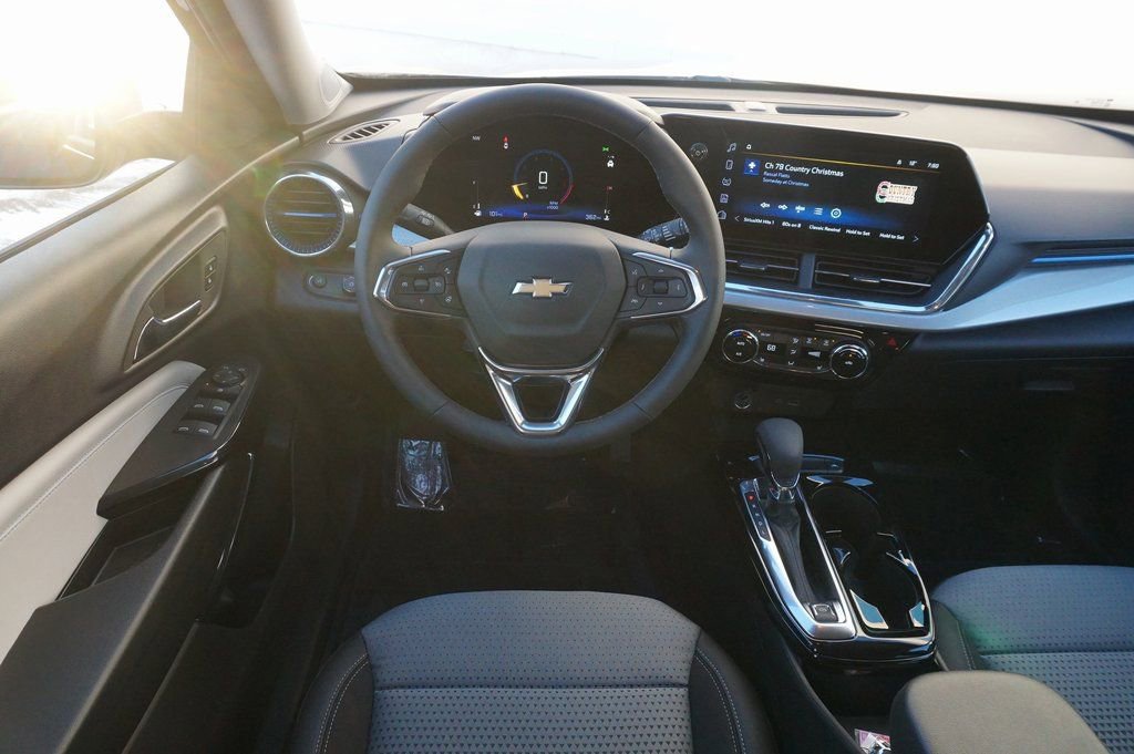 New 2026 Chevrolet Trax LT w/ Driver Confidence Package image 12