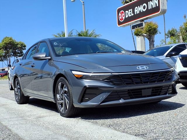 Used 2025 Hyundai Elantra Limited