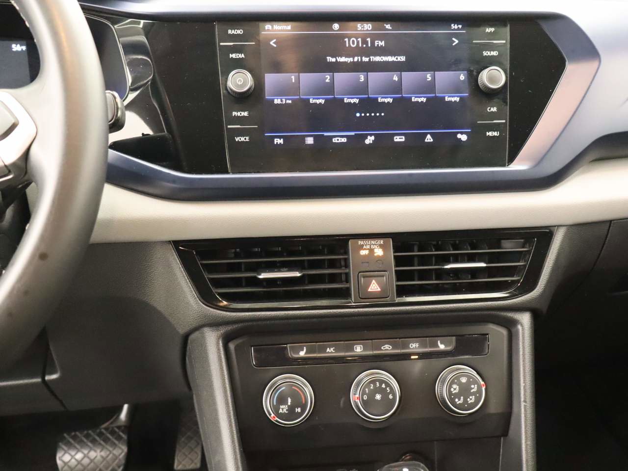 Used 2022 Volkswagen Taos SE image 10