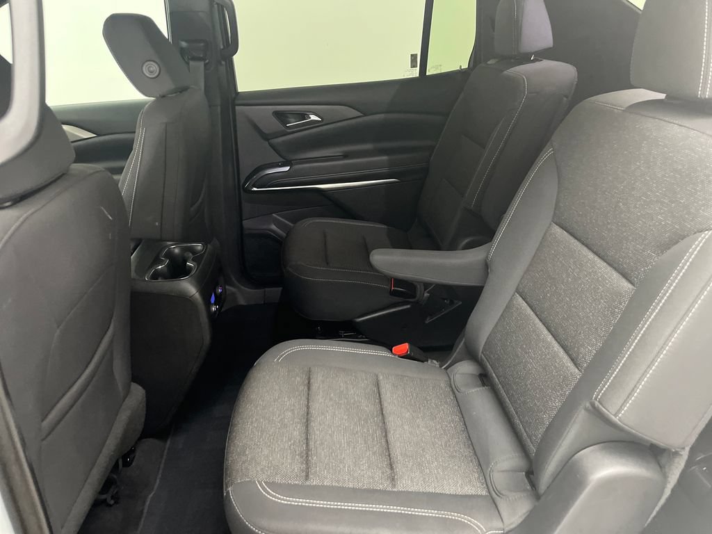 Used 2025 Chevrolet Traverse LT FWD image 14