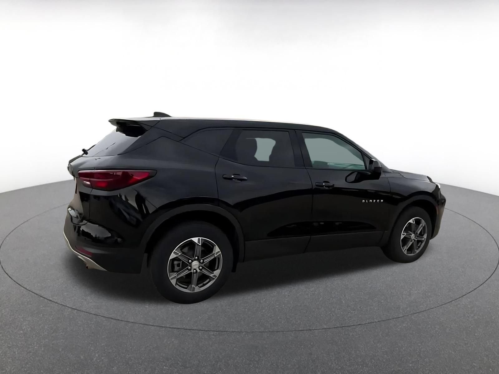 Used 2025 Chevrolet Blazer LT FWD image 14