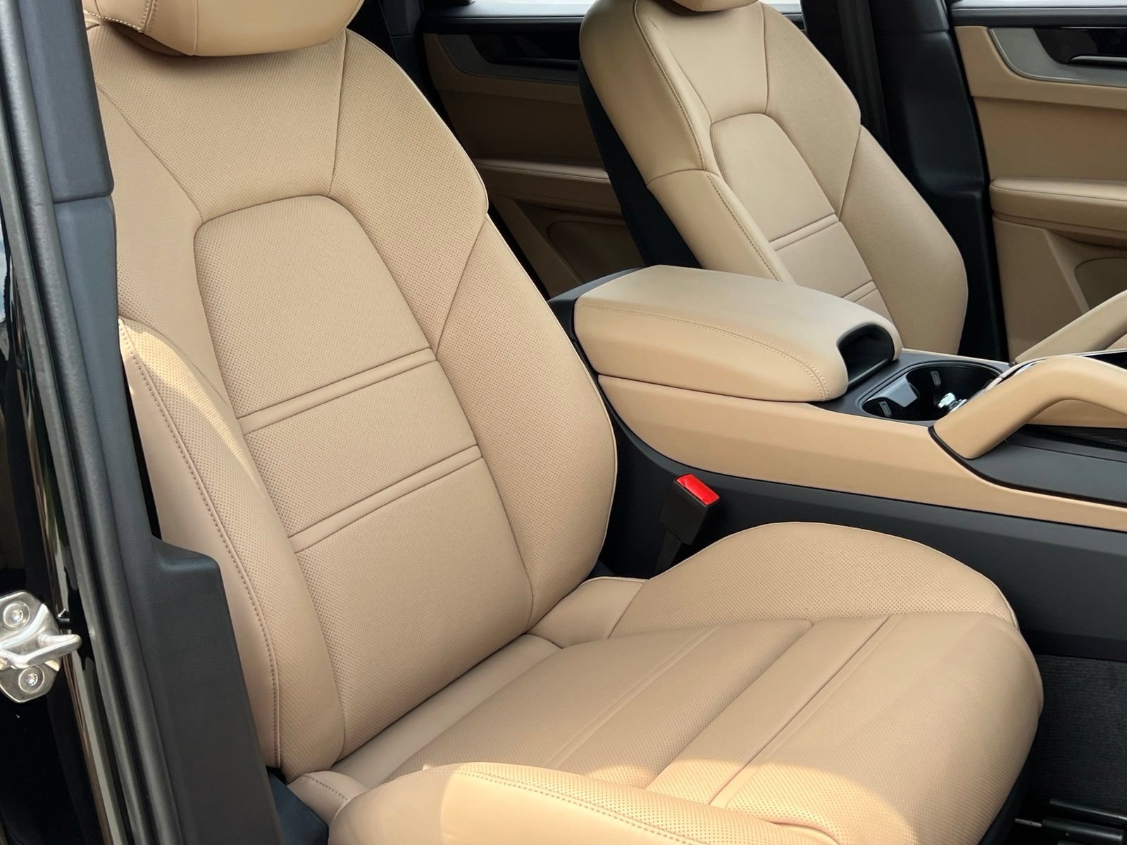 New 2026 Porsche Cayenne Coupe AWD/4WD image 17