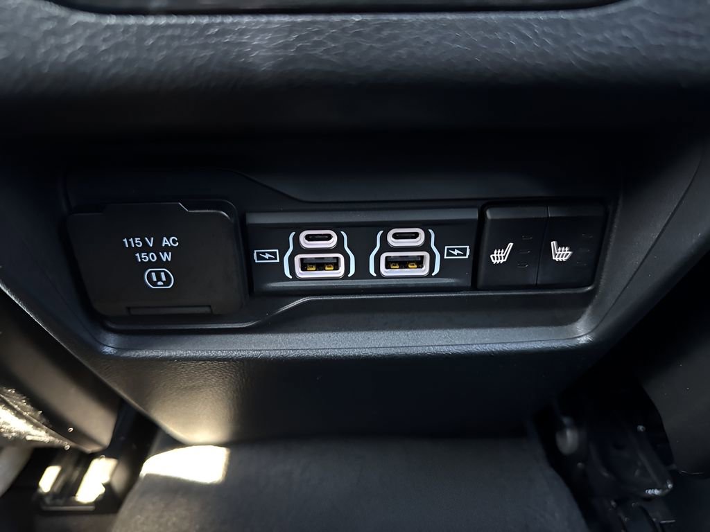 Used 2024 Jeep Grand Cherokee Limited w/ Black Appearance Package AWD/4WD image 13
