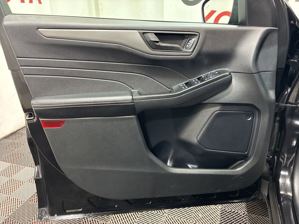 Used 2025 Ford Escape Active AWD/4WD image 20