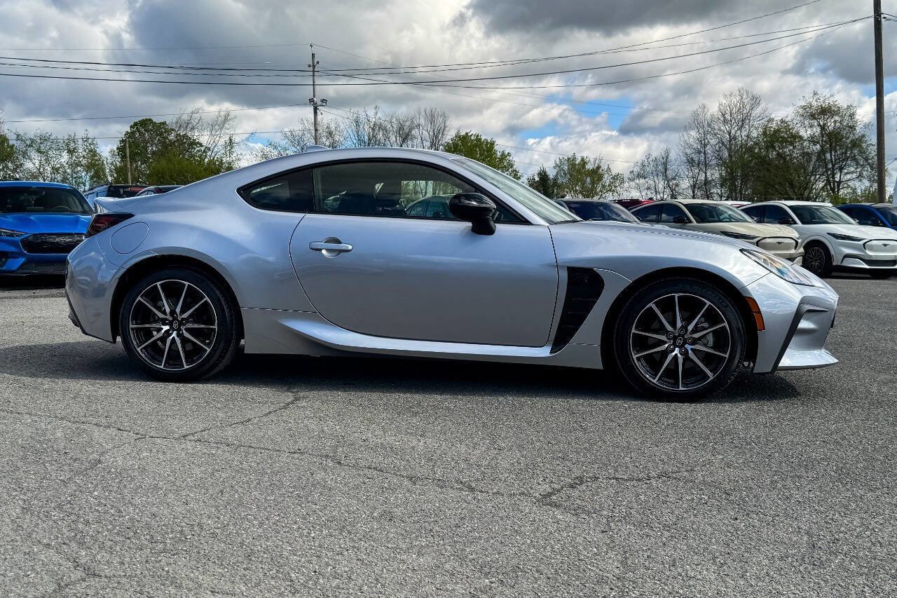 Used 2024 Toyota GR86 RWD image 2