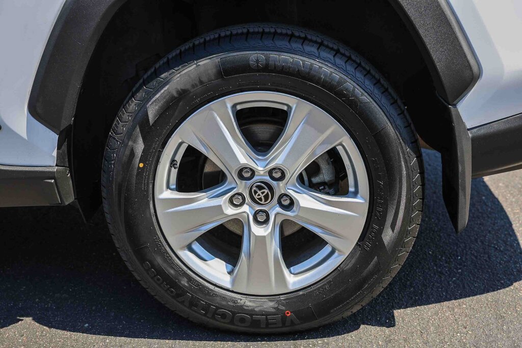 Certified 2021 Toyota RAV4 LE AWD/4WD image 27