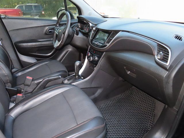 Used 2019 Chevrolet Trax LT w/ Driver Confidence Package FWD image 32
