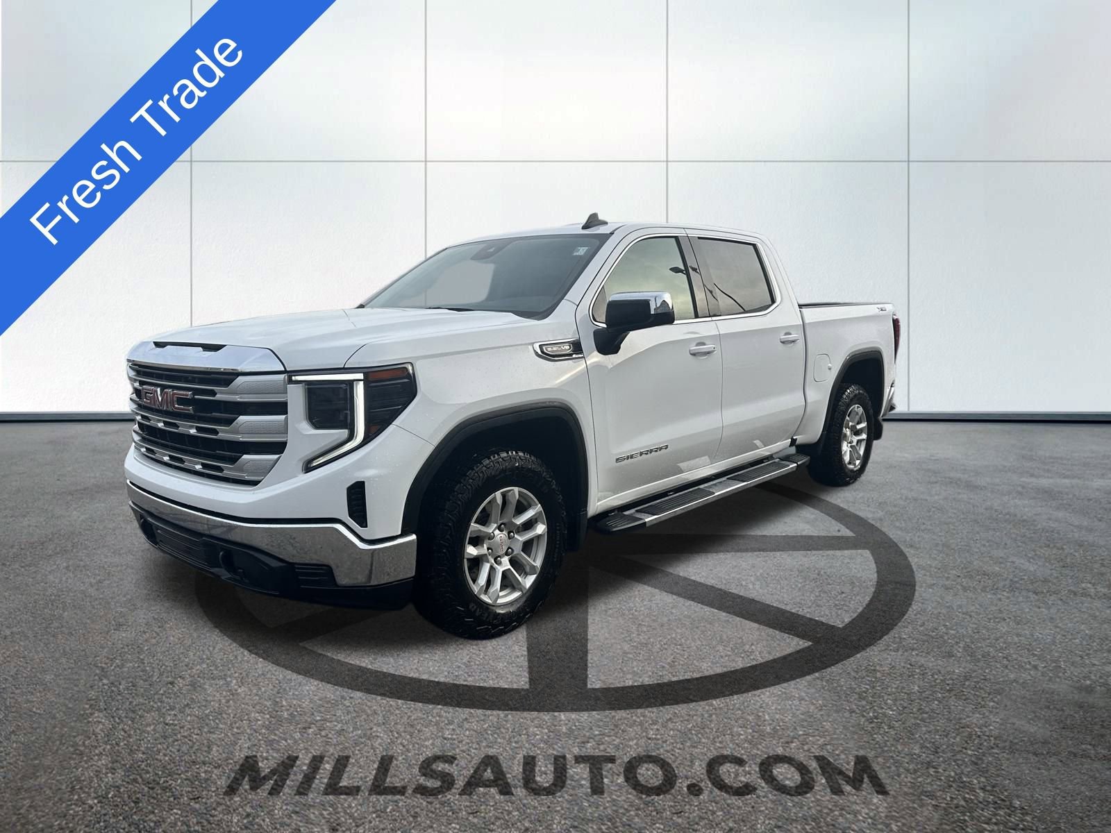 Used 2023 GMC Sierra 1500 SLE image 1