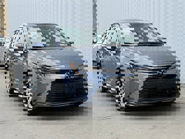 Used 2024 Toyota Corolla LE image 2