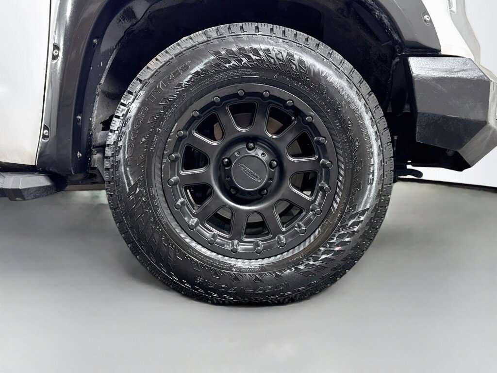 Used 2015 Toyota Tundra SR5 w/ TRD Off Road Package AWD/4WD image 44