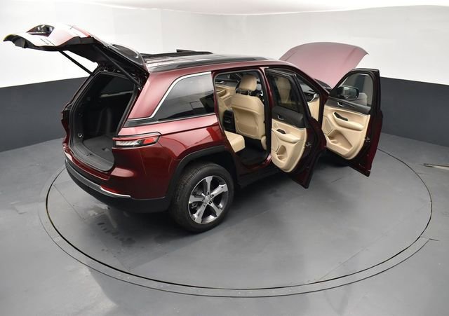New 2026 Jeep Grand Cherokee Limited w/ Luxury Tech Group II image 30