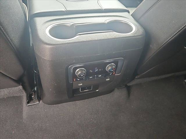 Used 2023 Chevrolet Suburban Premier image 17