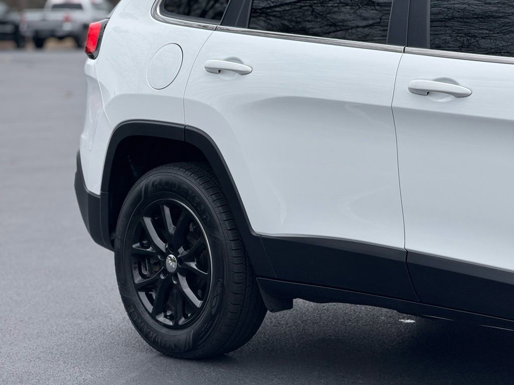 Used 2017 Jeep Cherokee Latitude w/ Cold Weather Group image 6