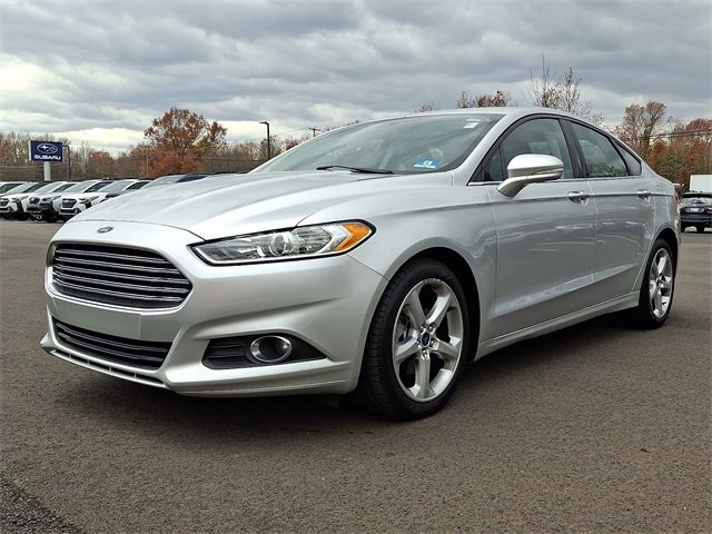 Used 2015 Ford Fusion SE w/ Equipment Group 201A image 3