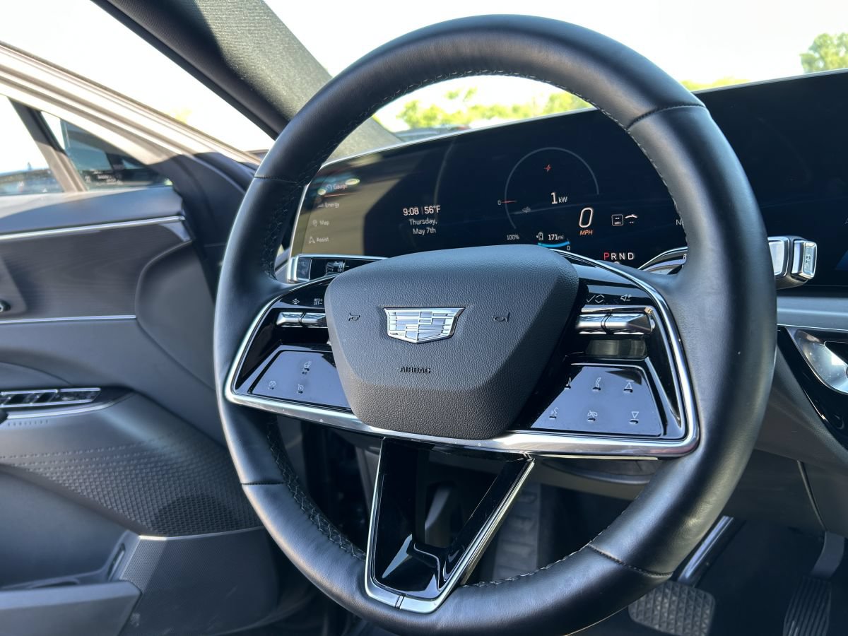 Used 2024 Cadillac Lyriq Sport AWD/4WD image 8