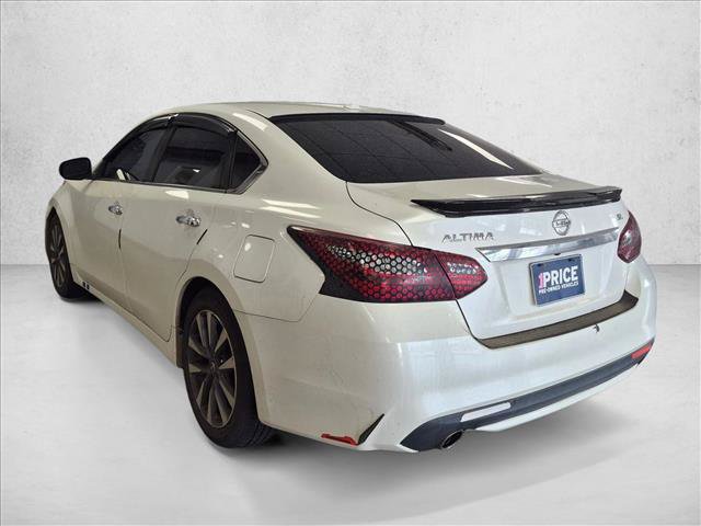 Used 2017 Nissan Altima 2.5 SL w/ Moonroof Package FWD image 6