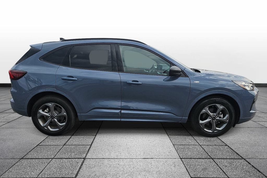 Used 2024 Ford Escape ST-Line w/ Tech Pack #1 FWD image 4