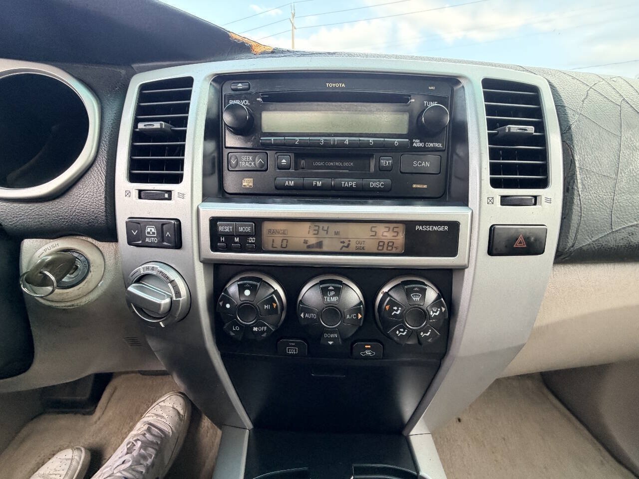 Used 2004 Toyota 4Runner SR5 AWD/4WD image 4