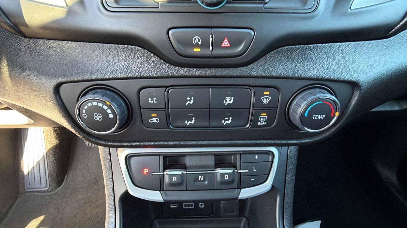 Used 2024 GMC Terrain SLE image 12