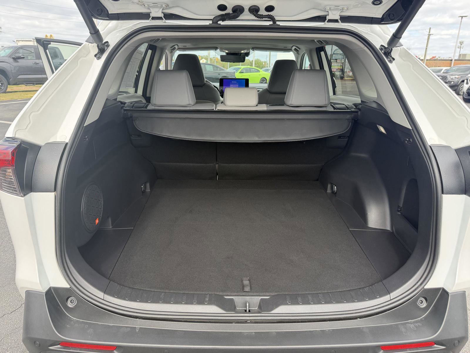 Used 2025 Toyota RAV4 XLE Premium image 20