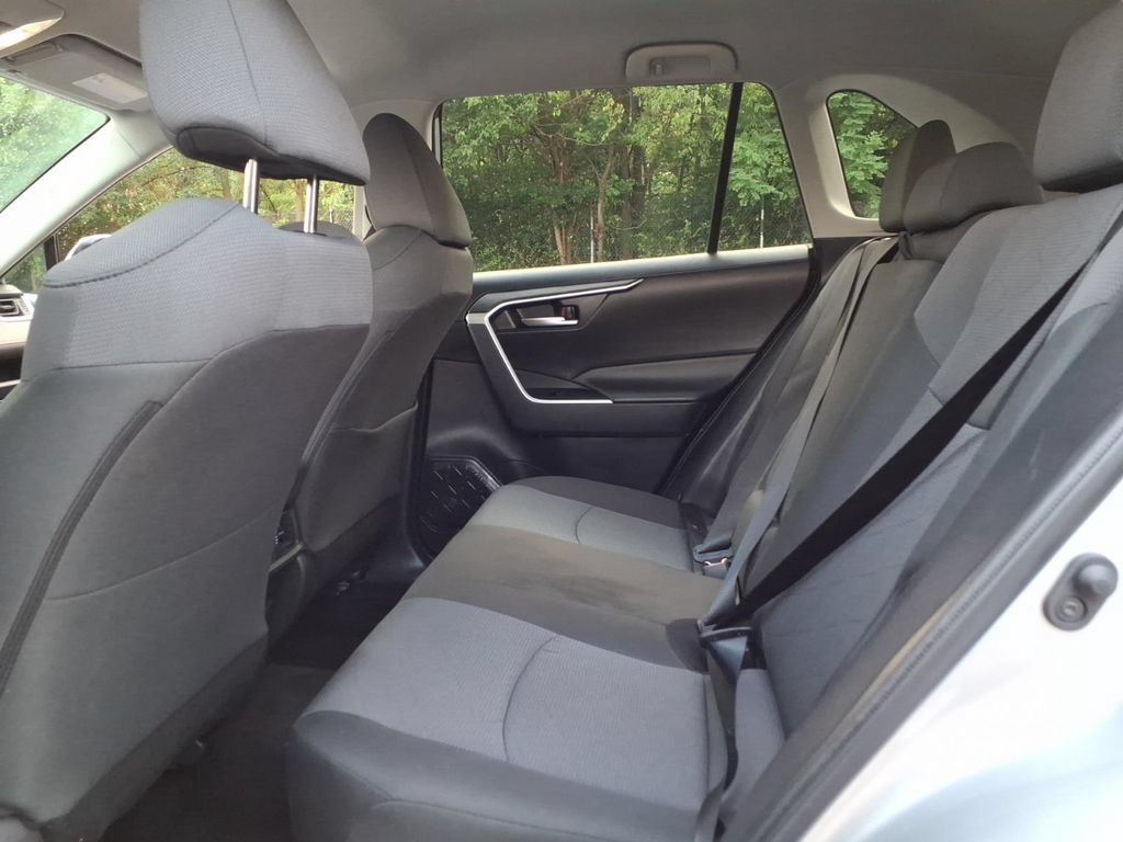 Used 2025 Toyota RAV4 XLE FWD image 19